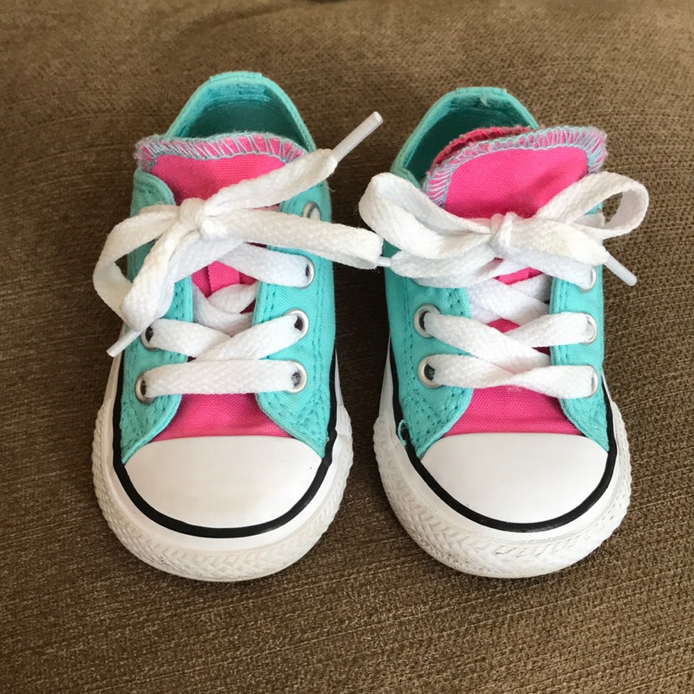 Barely worn girls Converse size 4 - adorable!